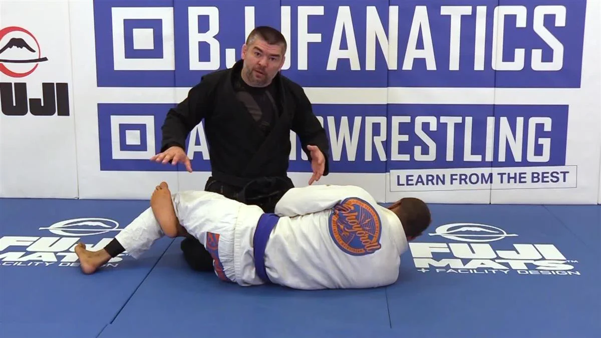 Be a Hammer Smash The Knees: Folding Pass by Thomas Rozdzynski - Image 5