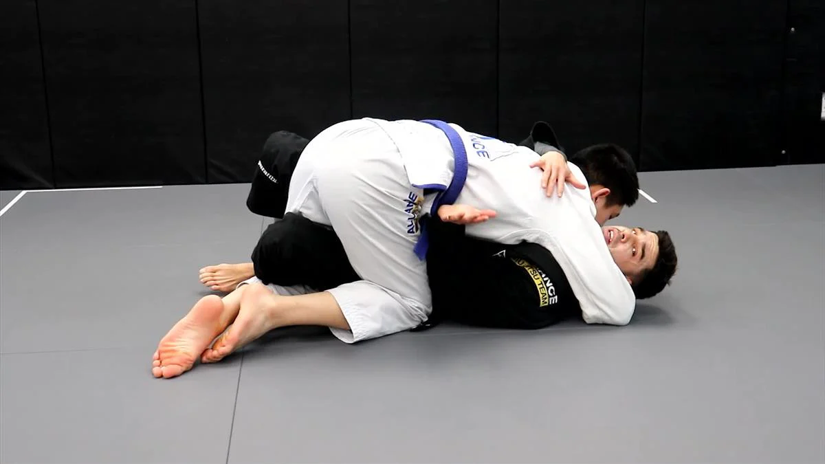 Beyond The Basics: BJJ Guard Retention by Thomas Lisboa - Image 3