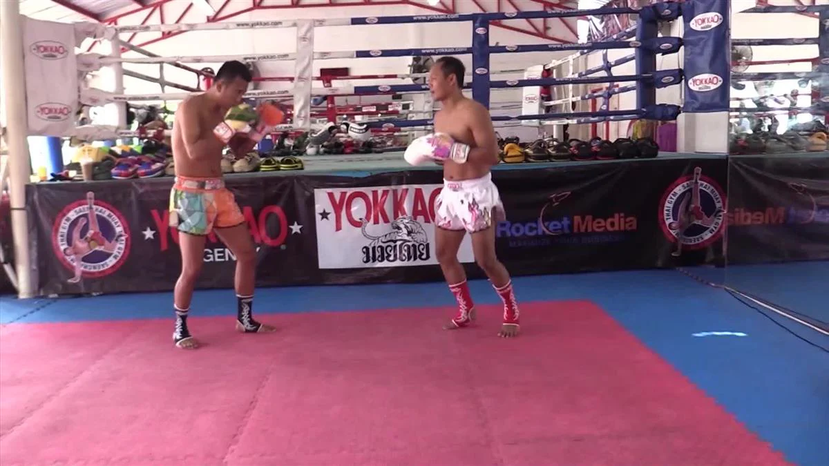 Combinations and Clinch Work by Saenchai - Image 4