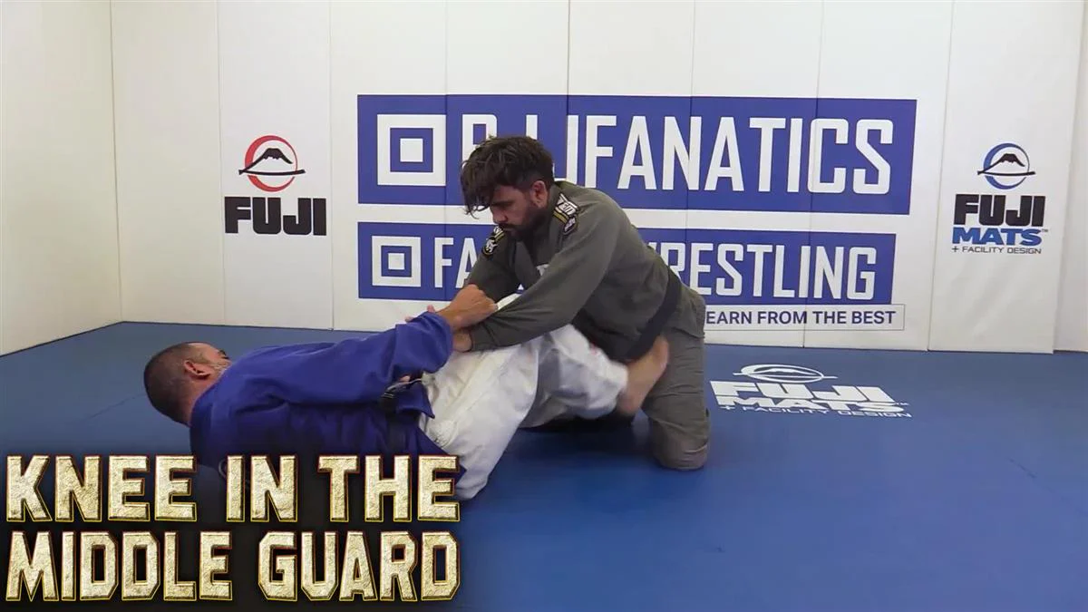 Knee In The Middle Guard by Jamie Cruz - Image 3