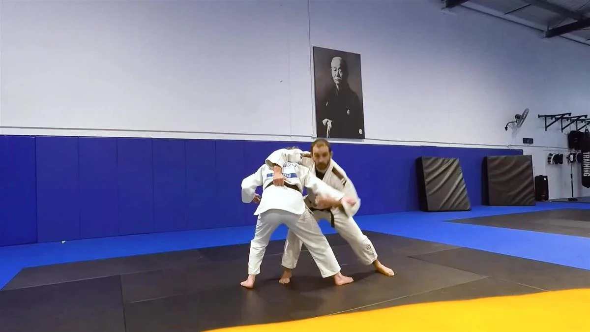 Russian Style Cross Grip by Ivo Dos Santos & Nina Maddocks - Image 4